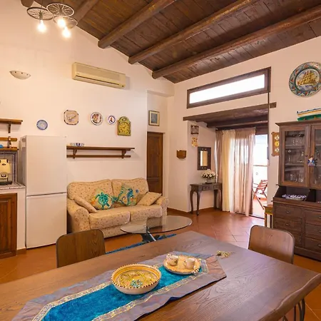 아파트 Jureka Sea View 1 체팔루